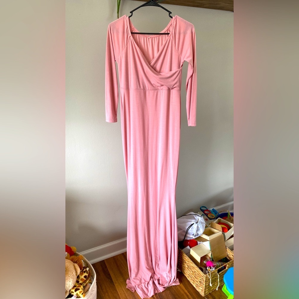 Maternity dress. Worn once for photos. EUC - Picture 2 of 4